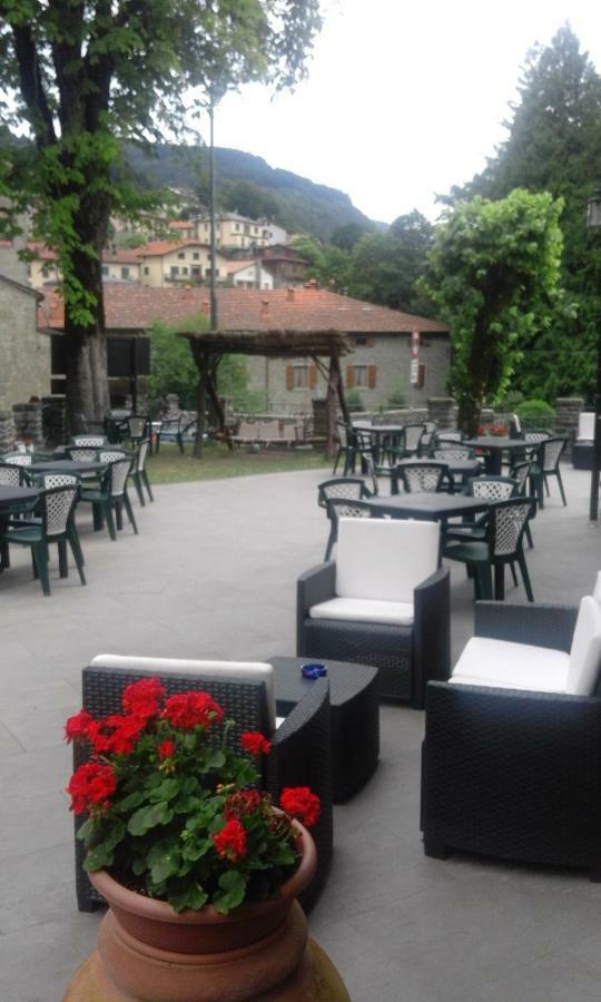 La Foresta Albergo Ristorante Pizzeria Badia Prataglia Luaran gambar